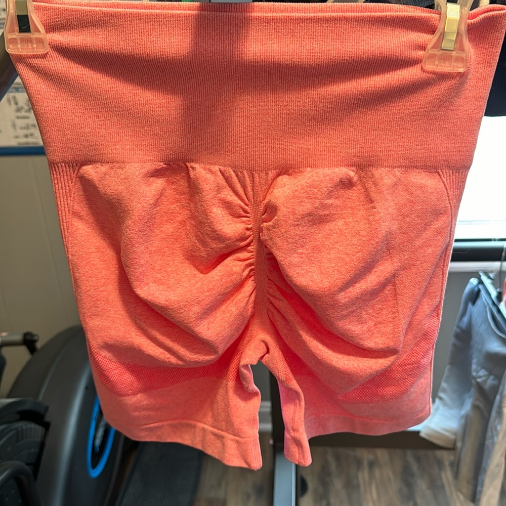 Pink workout shorts M